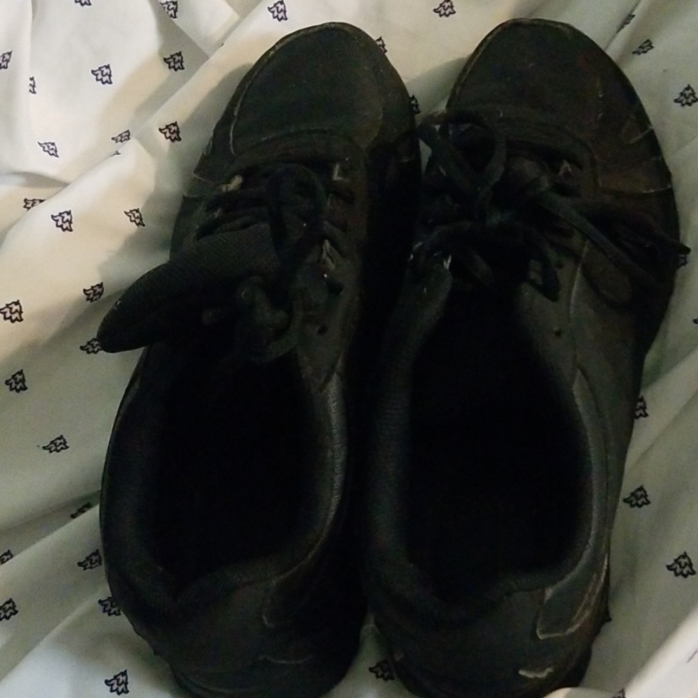 Good condition safeTstep slip resistant sneakers